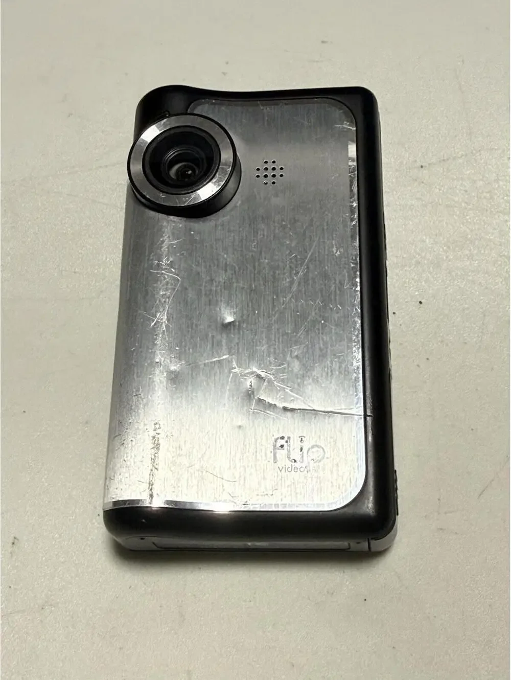 Flip Video Silver & White Pure Digital Technologies Ultra HD ( Not Working)